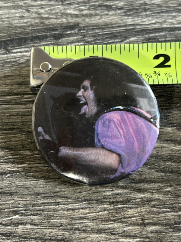 KISS BUTTON Pin Badge Lick It Up Concert Tour Gene Simmons Purple Vintage Kiss