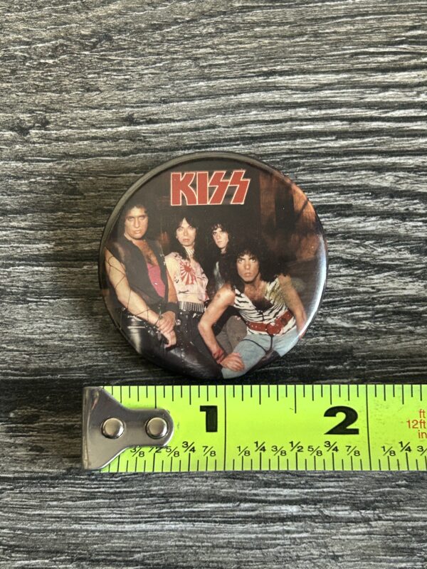 KISS BUTTON Pin Badge Lick It Up Pose Gene Vinnie Paul Eric 1 3/4" Vintage Kiss