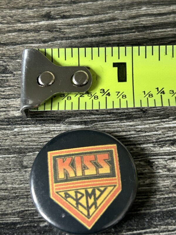 KISS BUTTON Pin Badge Unmasked Kiss Army Logo Germany 1" Vintage Kiss Aucoin Era