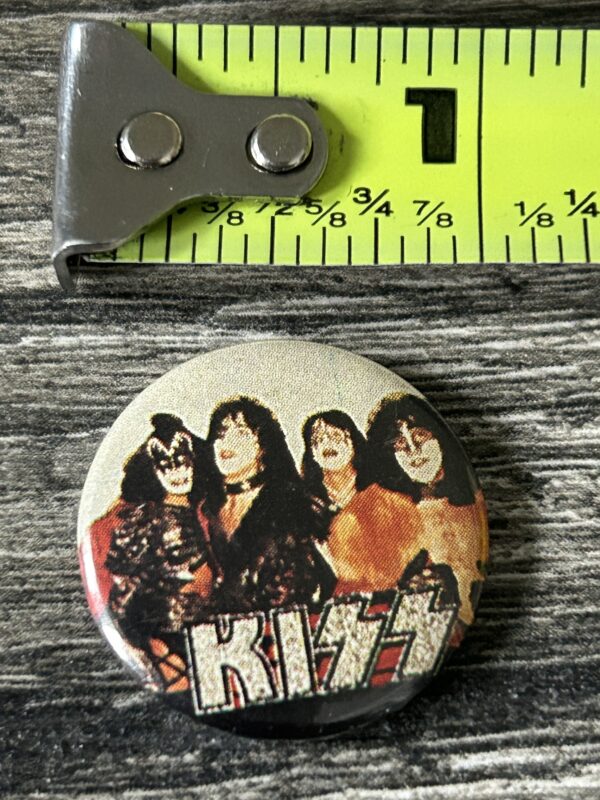 KISS BUTTON Pin Badge Unmasked Group Pose White Back 1" Vintage Kiss Aucoin Era