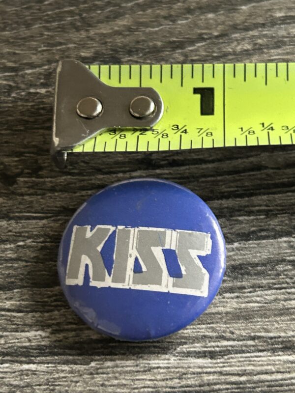 KISS BUTTON Pin Badge Unmasked Germany Logo Silver Blue Background 1" Aucoin Era