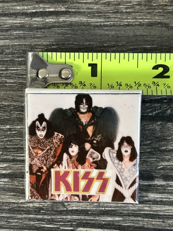 KISS BUTTON Pin Badge Dynasty Gene Paul Peter Ace White Back Red Logo Aucoin Era