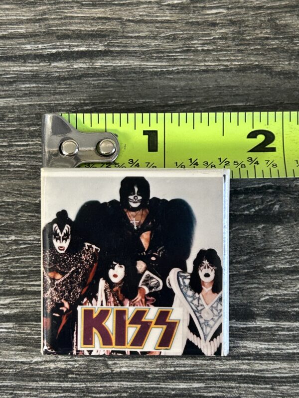 KISS BUTTON Pin Badge Dynasty Gene Paul Peter Ace White Dark Red Logo Aucoin Era