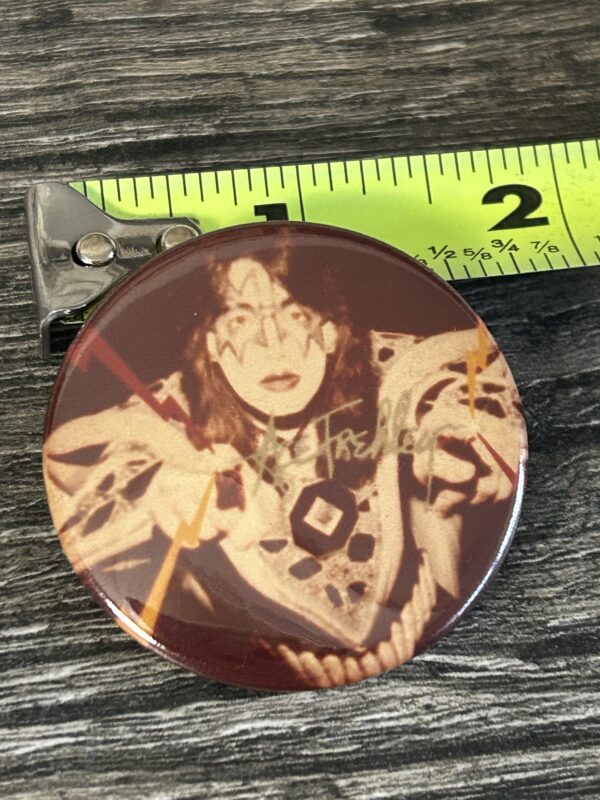 KISS BUTTON Pin Badge Dynasty Ace Frehley Viewmaster Pose 1 3/4" Aucoin Era