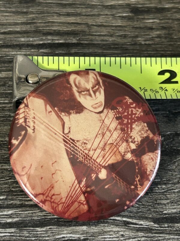 KISS BUTTON Pin Badge Dynasty Gene Simmons Axe Bass Viewmaster Pose Aucoin Era