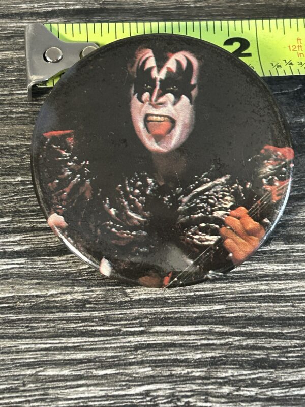 KISS BUTTON Pin Badge Dynasty Concert Tour Gene Simmons Demon Aucoin Era