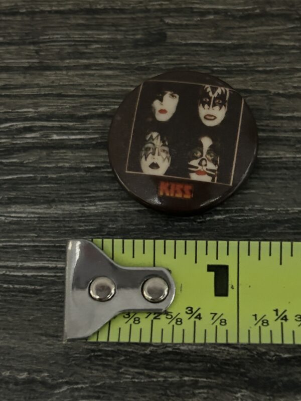 KISS BUTTON Pin Badge Dynasty Album Cover Germany German Logo 1" Aucoin Era