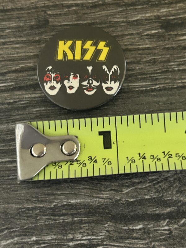 KISS BUTTON Pin Badge Dynasty Album Faces Yellow Logo Red Makeup 1" Aucoin Era