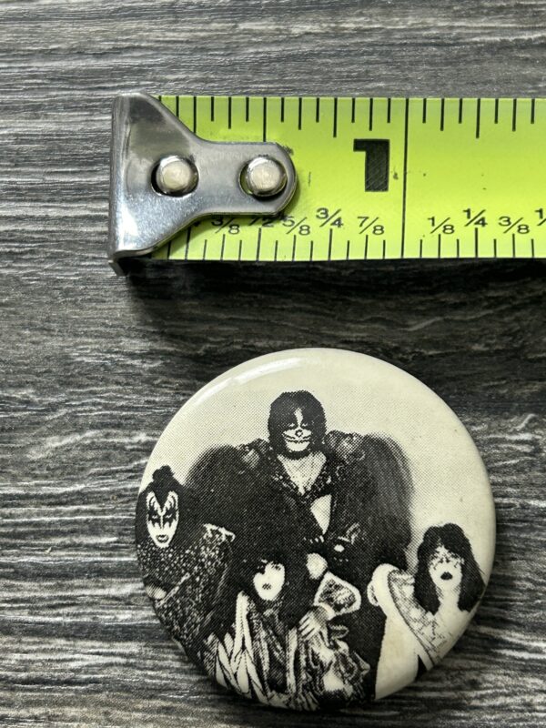 KISS BUTTON Pin Badge Dynasty Group Pose Gene Paul Peter Ace B&W Aucoin Era