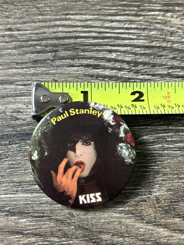 KISS BUTTON Pin Badge Unmasked Germany 1980 Paul Stanley Aucoin Vintage Kiss