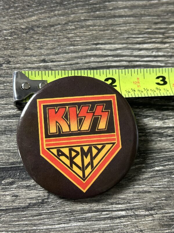 KISS ARMY BUTTON Pin Badge Unmasked Concert Tour 1980 Europe Aucoin Vintage Kiss