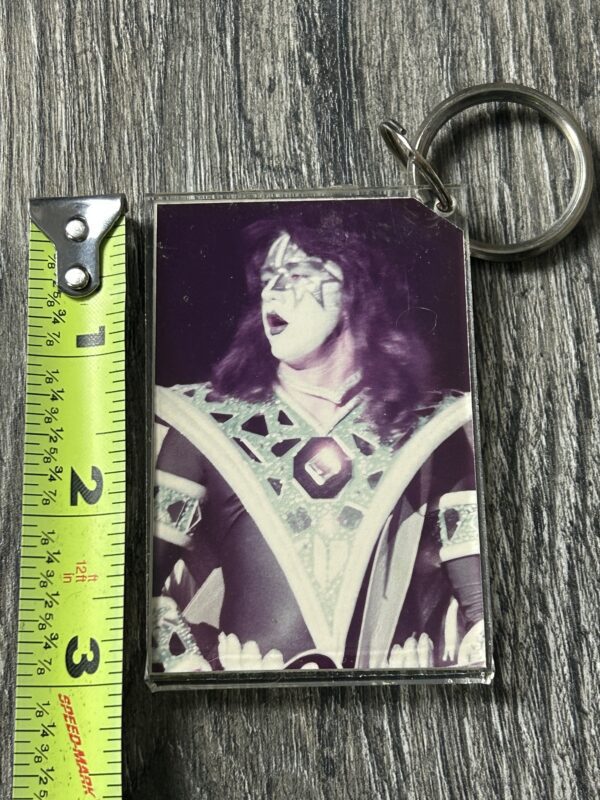 KISS KEYCHAIN Unmasked Palladium NY Concert Ace Frehley Vintage Kiss Aucoin Era - Image 2