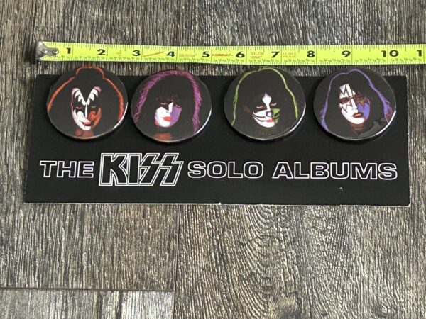 KISS BUTTON Pin Badge Custom Made 1978 Solo Albums 4pc Set Display Vintage Kiss