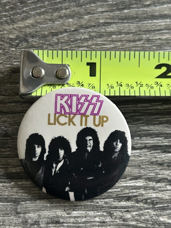 KISS BUTTON Pin Badge Lick It Up Album Cover Purple Gold Logo 1.5" Vintage Kiss