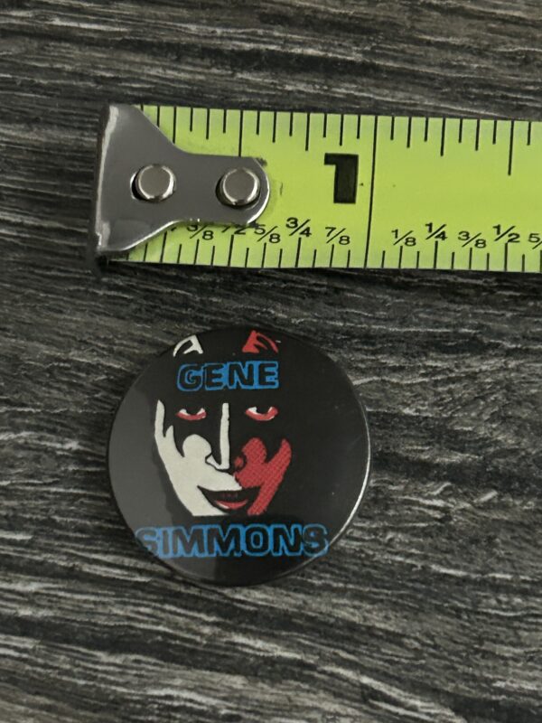 KISS BUTTON Pin Badge 1978 Solo Albums Gene Simmons 1" Aucoin Era Vintage Kiss