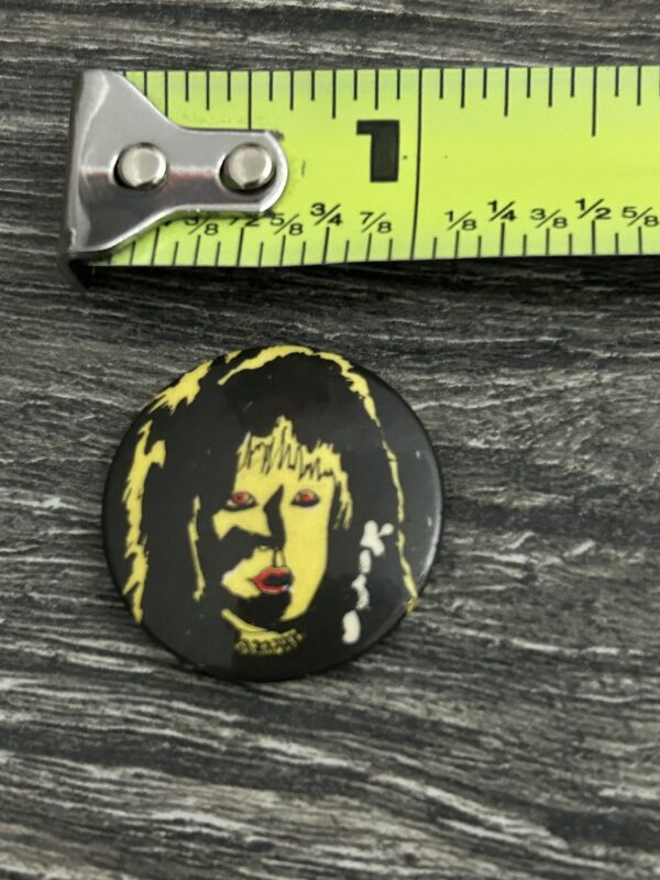 KISS BUTTON Pin Badge 1978 Solo Albums Paul Stanley Yellow Aucoin Vintage Kiss