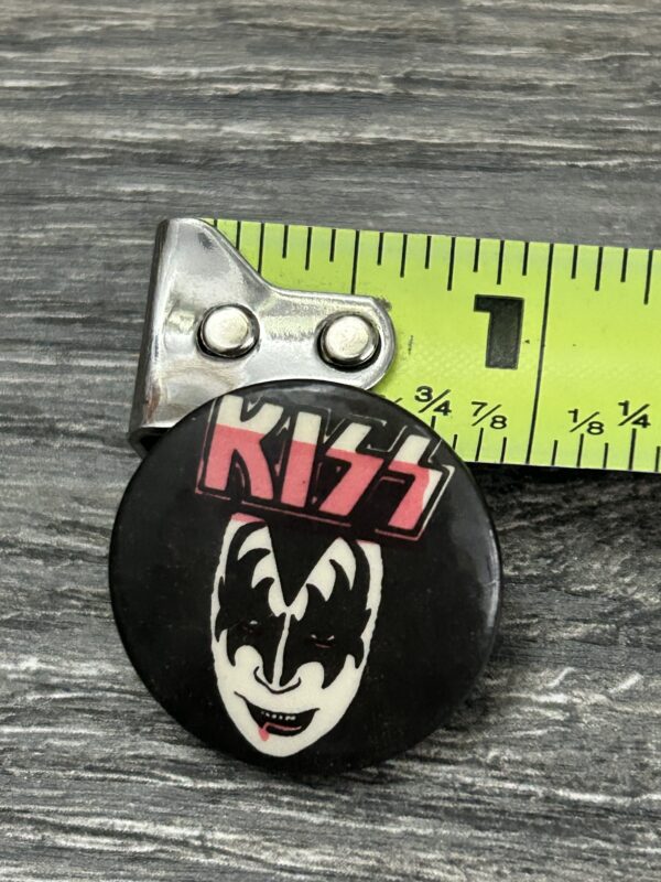 KISS BUTTON Pin Badge 1978 Solo Albums Gene Simmons 1" Aucoin Era Vintage Kiss B