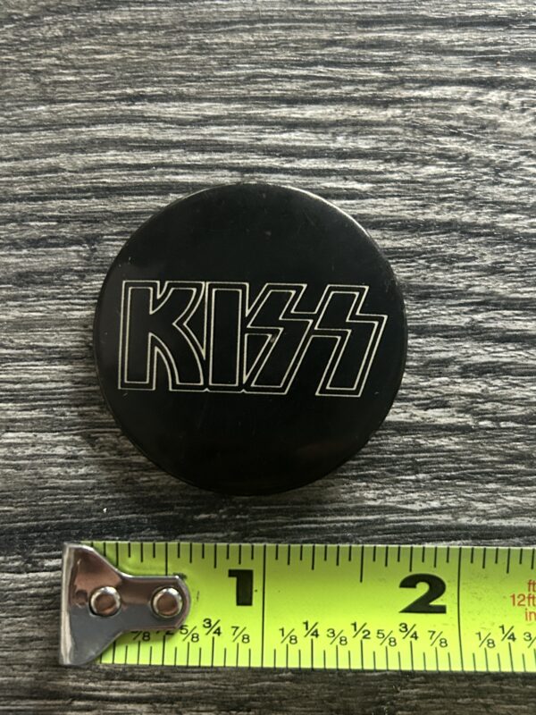 KISS BUTTON Pin Badge 1978 Solo Albums Cover Logo 1 3/4" Aucoin Era Vintage Kiss