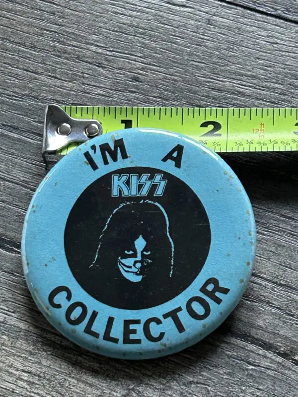 KISS BUTTON Pin 1978 Solo Album Peter Criss I'm A Kiss Collector Aucoin Vintage