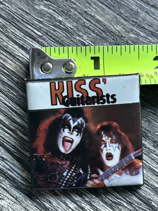 KISS BUTTON Pin Badge Love Gun Alive 2 Guitarists Gene Ace Aucoin Vintage Kiss