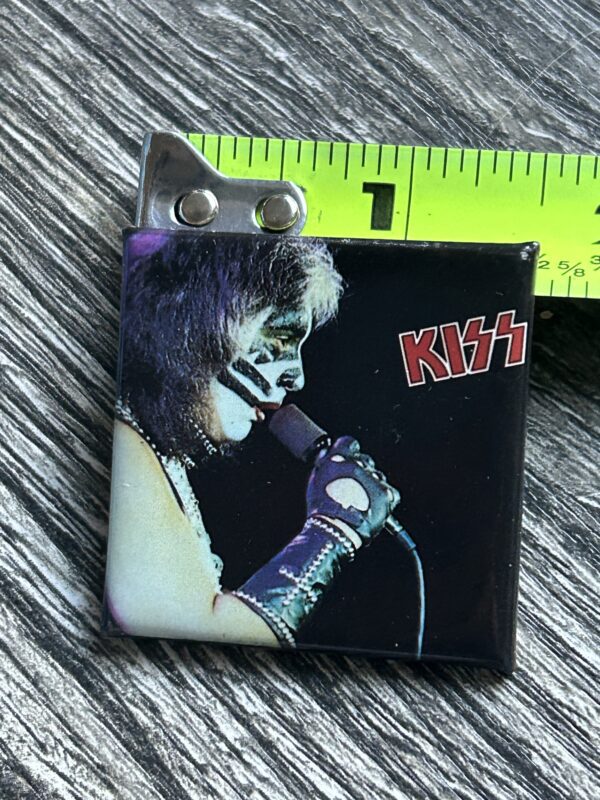 KISS BUTTON Pin Badge Love Gun Alive 2 Tour Peter Criss Beth Aucoin Vintage Kiss