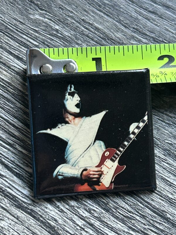 KISS BUTTON Pin Badge Love Gun Alive 2 Tour Ace Frehley Aucoin Vintage Kiss B