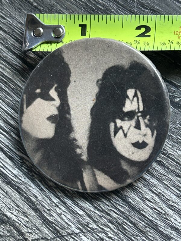 KISS BUTTON Pin Badge Kiss Meets The Phantom Paul Ace Frehley Aucoin Vintage