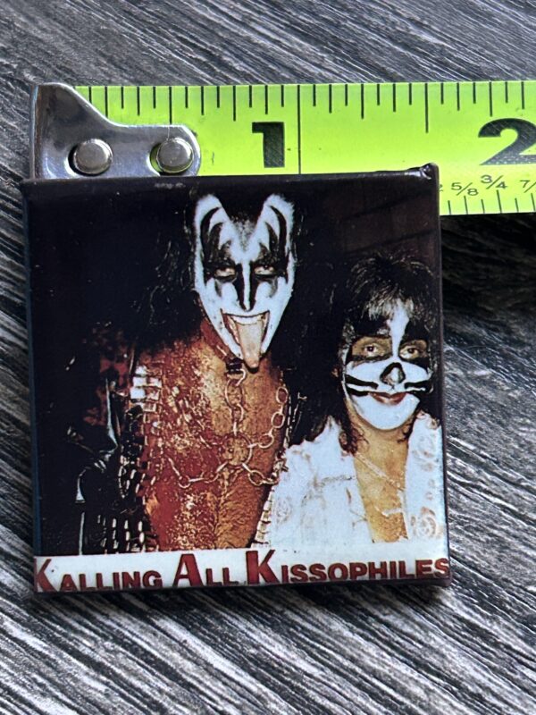 KISS BUTTON Pin Badge Alive 2 Tour Japan Gene Simmons Peter Aucoin Vintage Kiss