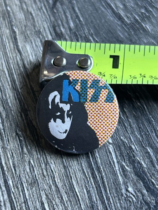 KISS BUTTON Pin Badge Love Gun Alive 2 Gene Simmons BlueLogo Aucoin Vintage Kiss