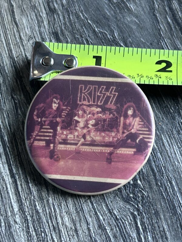 KISS BUTTON Pin Badge Love Gun Alive 2 Stage Shot 1 3/4" Aucoin Vintage Kiss