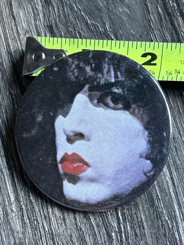 KISS BUTTON Pin Badge Love Gun Alive 2 Paul Stanley Face Aucoin Vintage Kiss