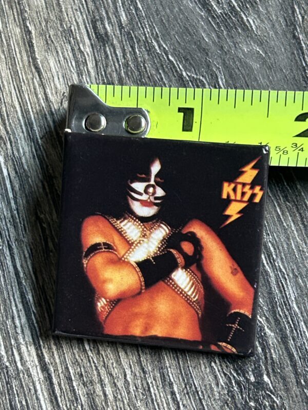 KISS BUTTON Pin Badge Love Gun Alive 2 Peter Criss Bolt Logo Aucoin Vintage Kiss