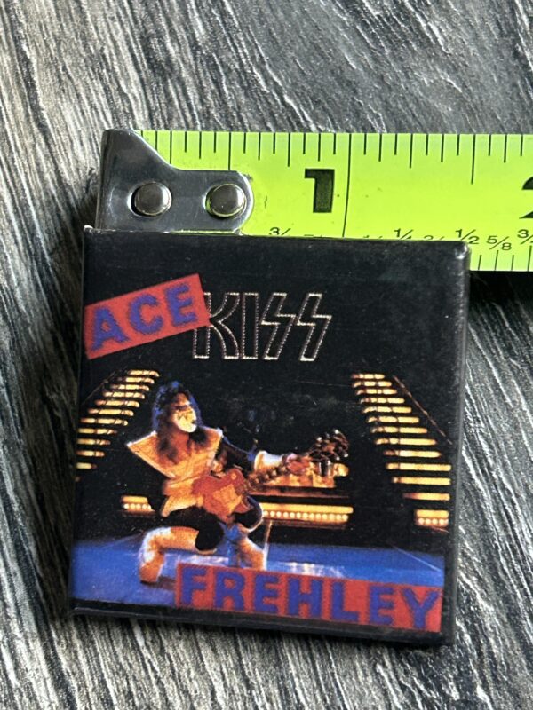 KISS BUTTON Pin Badge Love Gun Alive 2 Tour Ace Frehley 1.5 Aucoin Vintage Kiss