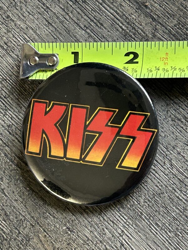 KISS BUTTON Pin Badge Love Gun Alive 2 Classic Logo 2.25 Aucoin Era Vintage Kiss