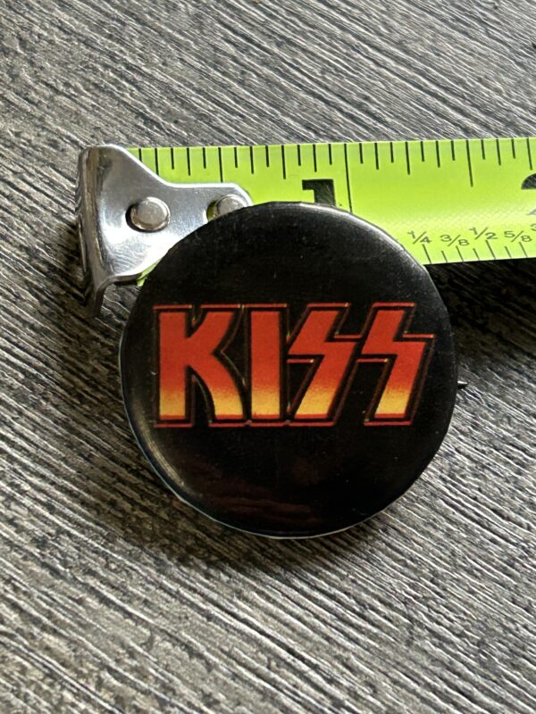 KISS BUTTON Pin Badge Love Gun Alive 2 Classic Logo 1 1/4" Aucoin Vintage Kiss