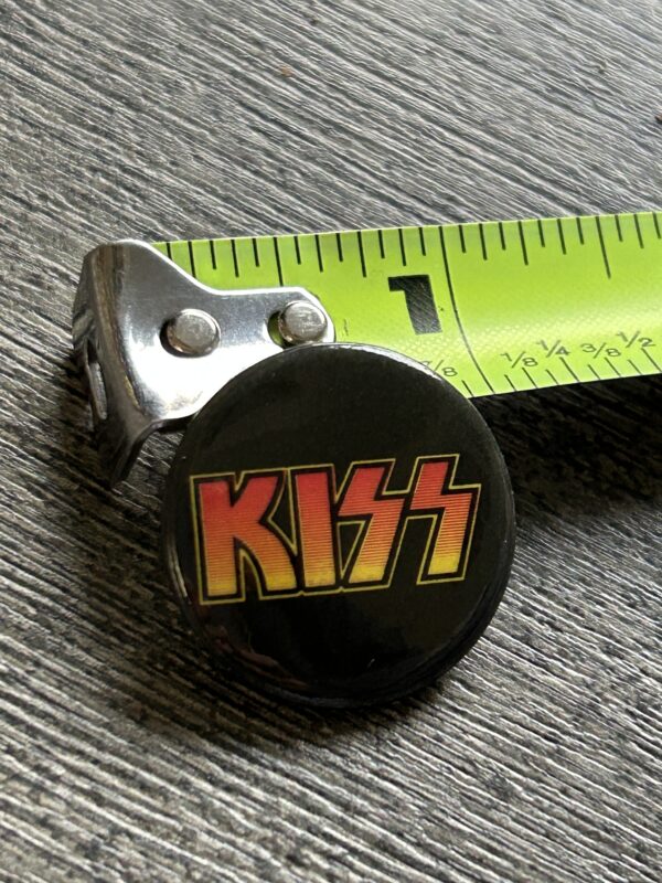 KISS BUTTON Pin Badge Love Gun Alive 2 Classic Logo 1" Aucoin Vintage Kiss UK