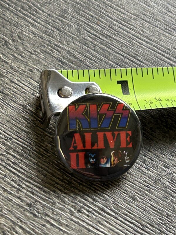 KISS BUTTON Pin Badge Alive 2 Album Aucoin Era Vintage Kiss Gene Ace Peter Paul