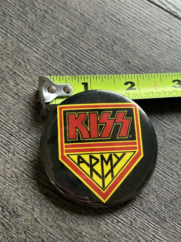 KISS BUTTON Pin Badge Love Gun Alive 2 Kiss Army 2 1/4" Aucoin Era Vintage Kiss