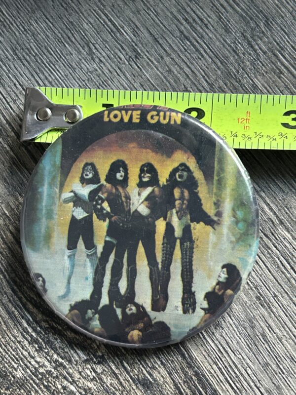 KISS BUTTON Pin Badge Love Gun Album Cover 2 1/2" Aucoin Vintage Kiss Ken Kelly