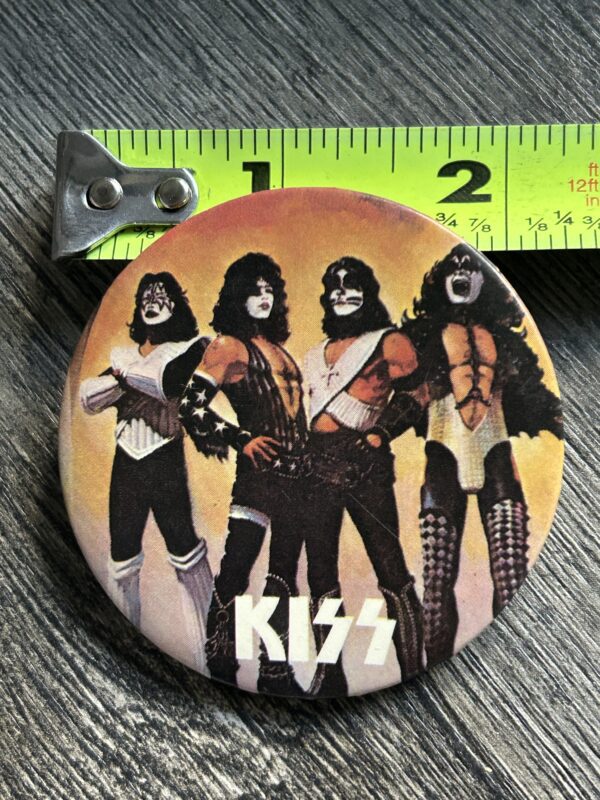 KISS BUTTON Pin Badge Love Gun Album Cover White Logo 2 1/4" Aucoin Vintage Kiss