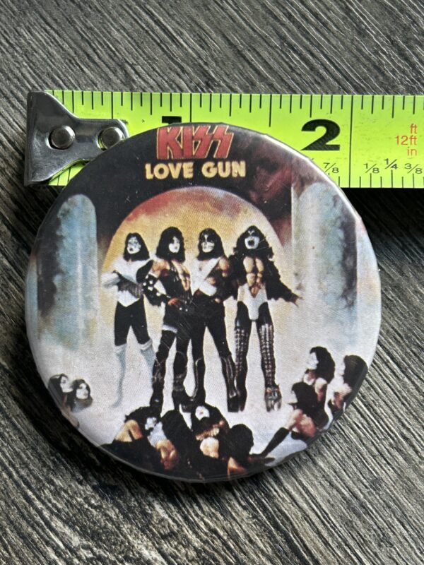 KISS BUTTON Pin Badge Love Gun Album Cover 2 1/8" Aucoin Vintage Kiss Ken Kelly