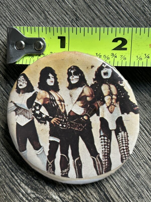 KISS BUTTON Pin Badge Love Gun Album Cover 2 1/8" Aucoin Vintage Kiss Ken Kelly