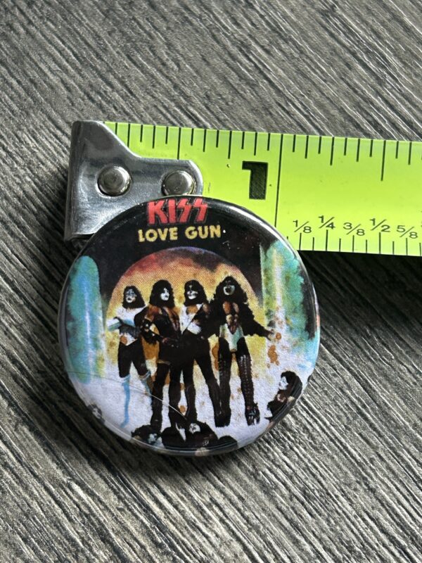 KISS BUTTON Pin Badge Love Gun Album Cover 1 1/4" Aucoin Era Vintage Kiss