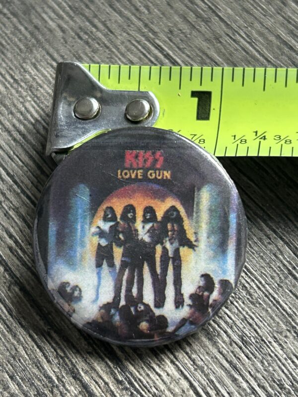 KISS BUTTON Pin Badge Love Gun Album Cover 1 1/4" Aucoin Era Vintage Kiss