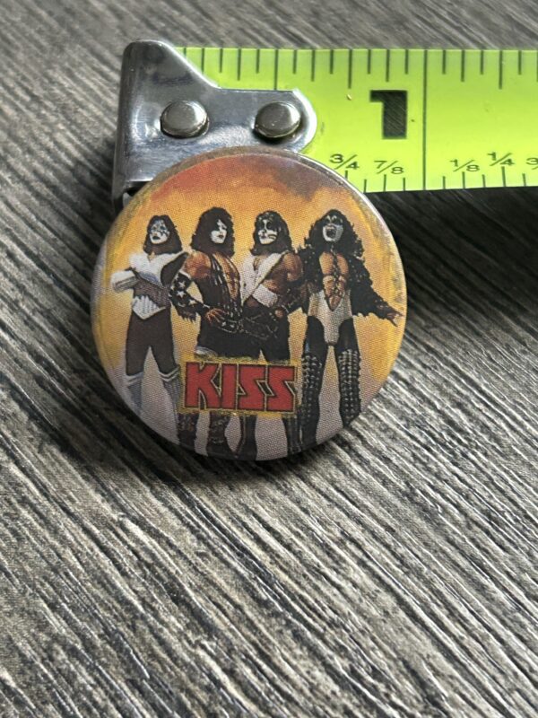 KISS BUTTON Pin Badge Love Gun Album Cover Germany German 1" Aucoin Vintage Kiss