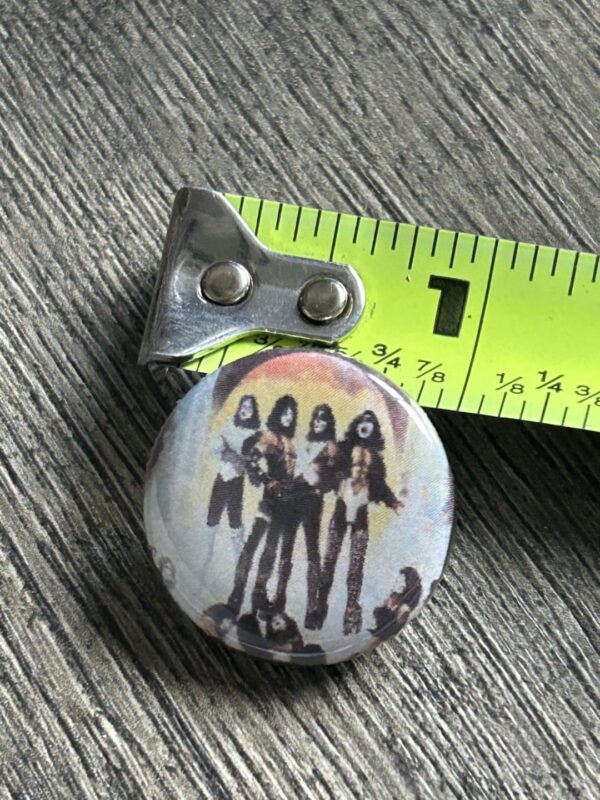 KISS BUTTON Pin Badge Love Gun Album Cover 1" Aucoin Era Vintage Kiss