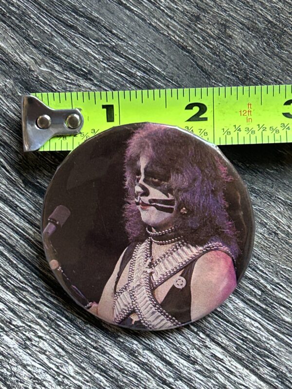 KISS BUTTON Pin Badge Alive 2 Tour PETER CRISS Beth 2 1/4" Aucoin Vintage Kiss