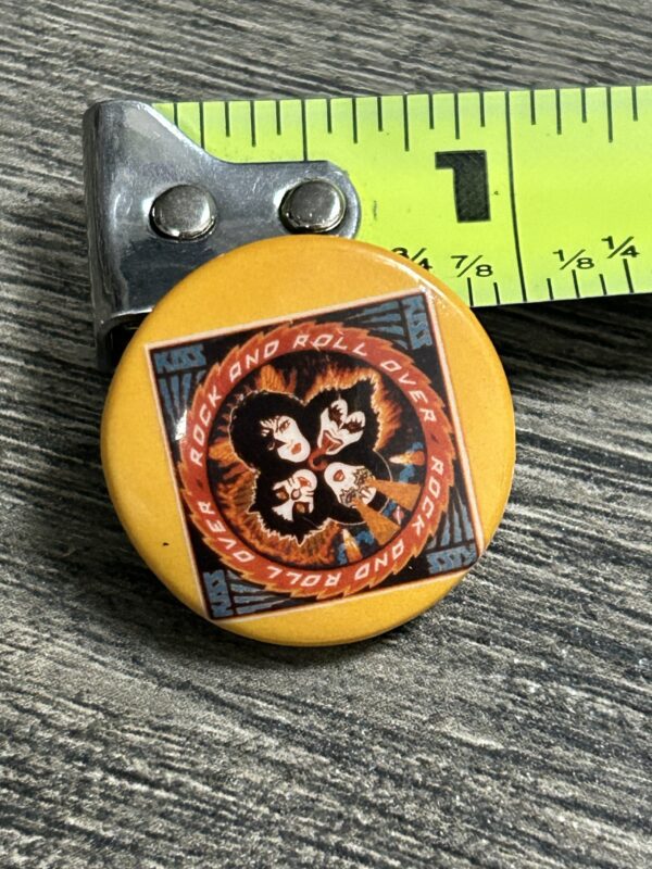 KISS BUTTON Pin Badge Rock And Roll Over Album Cover Orange Vintage Kiss Aucoin