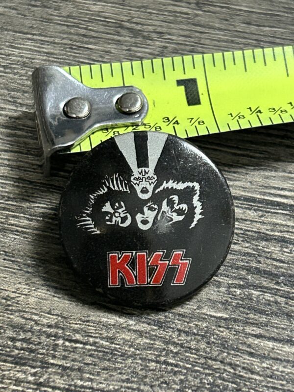 KISS BUTTON Pin Badge Rock And Roll Over Red Logo 1" Vintage Kiss Aucoin Era