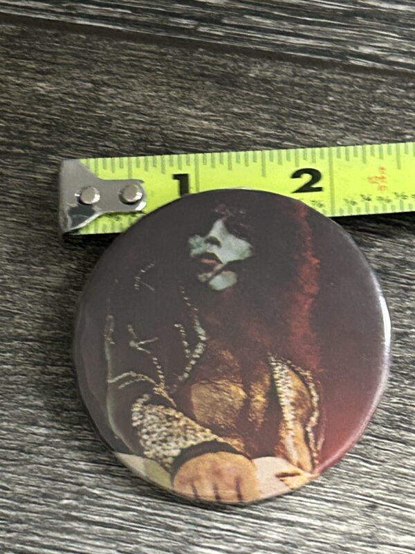 KISS BUTTON Pin Badge Destroyer Concert Tour Paul Stanley Vintage Kiss Aucoin